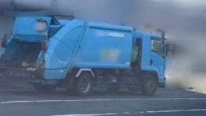 筆者の街のゴミ収集車